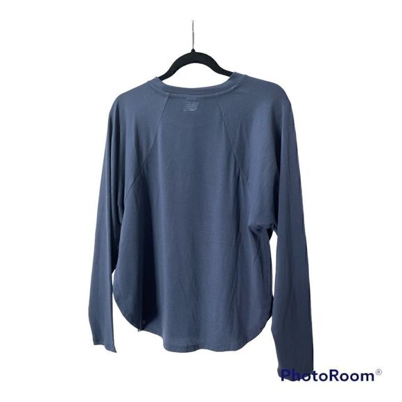 𝅺NEW Balance
EVOLVE SIDE SLIT LONG SLEEVE - WOMEN'S SMALL NWT - Picture 2 of 4